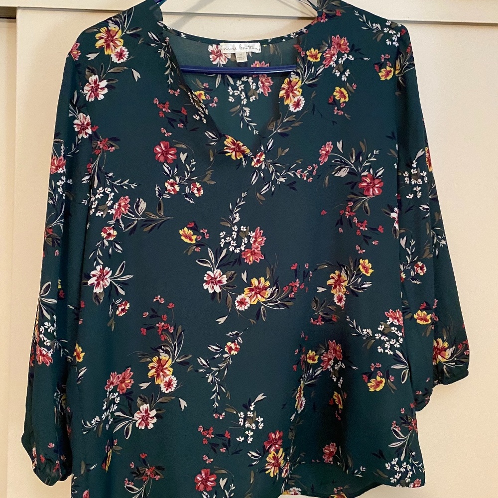 Nine Britton Scallop Detail Blouse | Size: Medium